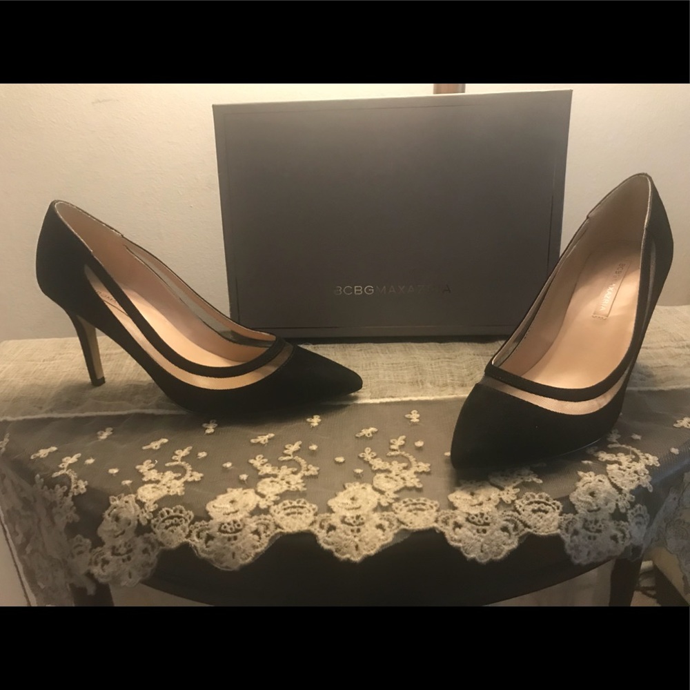 BCBG MAXAZRIA SUEDE PUMP